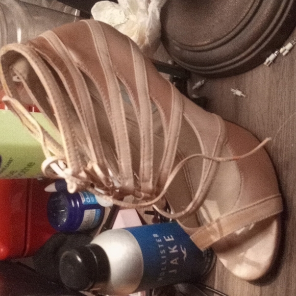 Woman's boot heel - Picture 7 of 8